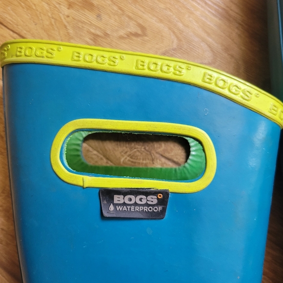 Bogs Kids Teal and Yellow Rain Boots - Picture 5 of 8